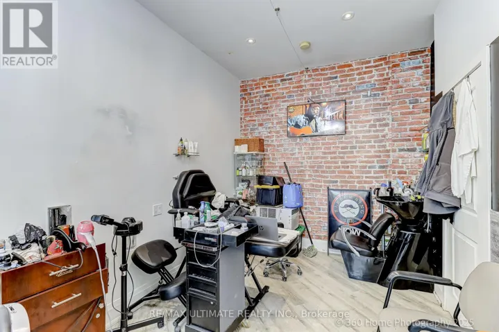 864 BROADVIEW AVENUE, Toronto (Playter Estates-Danforth), Ontario M4K2R1