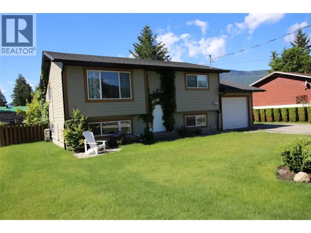 304 5TH NW Street, Nakusp, British Columbia V0G1R0
