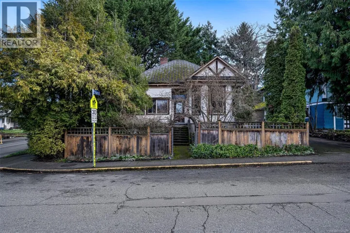 2127 Chambers St, Victoria, British Columbia V8T3L1