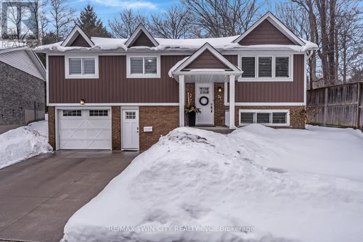 31 DAYMAN COURT, Waterloo, Ontario N2M3A1