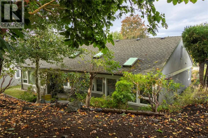 6 735 Moss St, Victoria, British Columbia V8V4N9