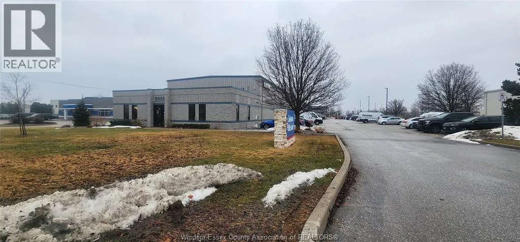 9009 TWIN OAKS DRIVE Unit# 200, Windsor, Ontario N8N5B8