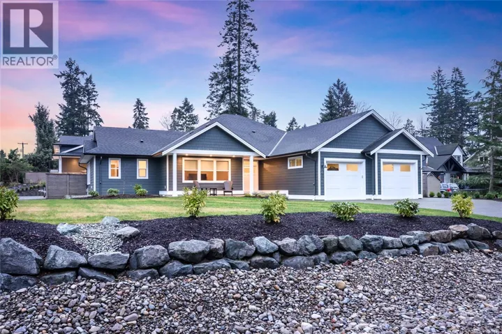 8968 Henderson Ave, Black Creek, British Columbia V9J1A4