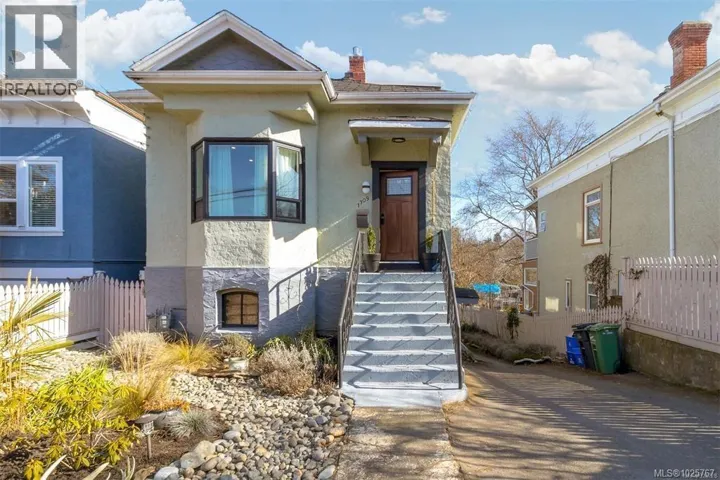 1709 Fernwood Rd, Victoria, British Columbia V8T2Y3