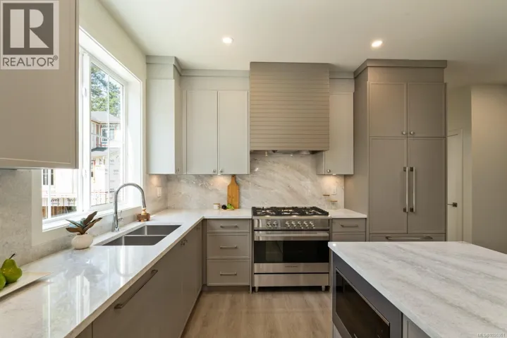 206 2770 Vantilburg Cres, Langford, British Columbia V9B3K4