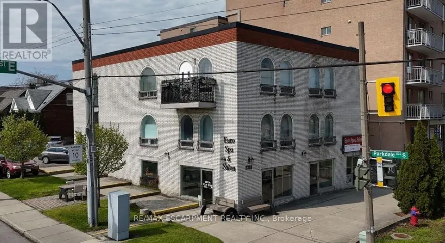 2328 KING STREET, Hamilton (Glenview), Ontario L8K1X4