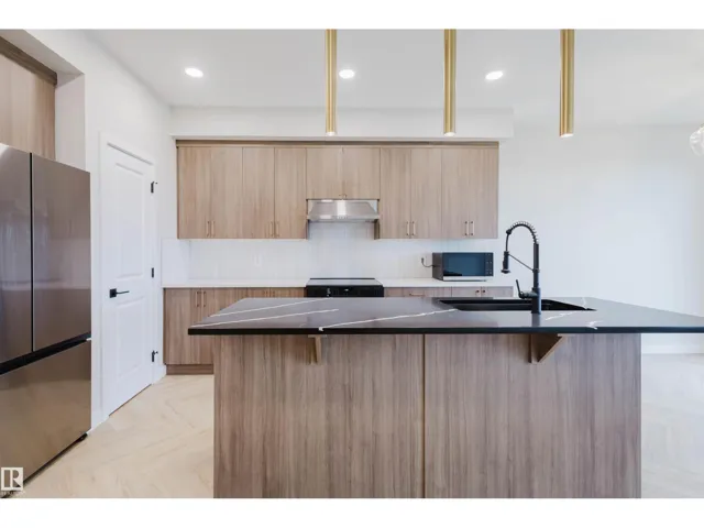 8292 Kiriak LO SW, Edmonton, Alberta T6W5S2