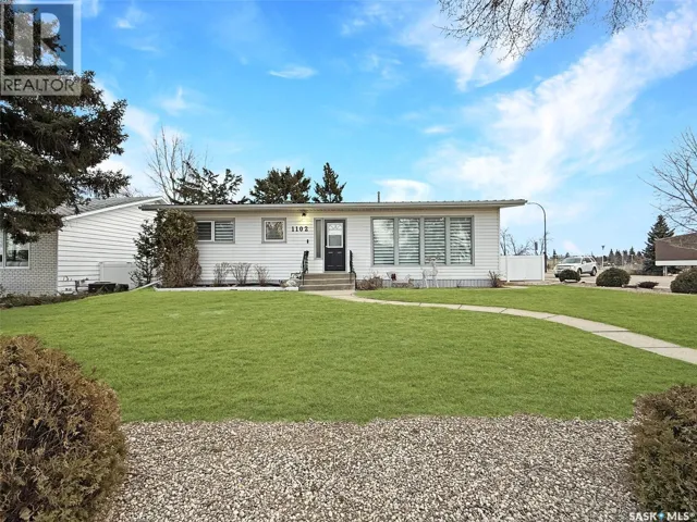1102 Golden PLACE, Swift Current, Saskatchewan S9H2A6
