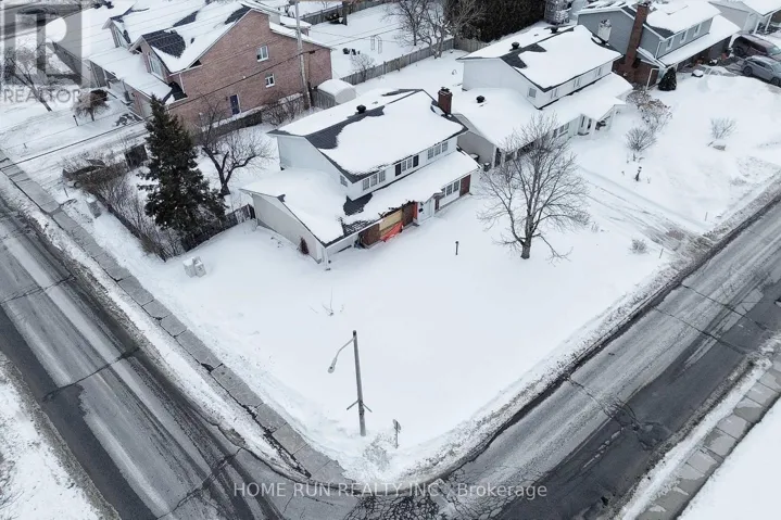 79 BEAVER RIDGE, Ottawa, Ontario K2E6E2