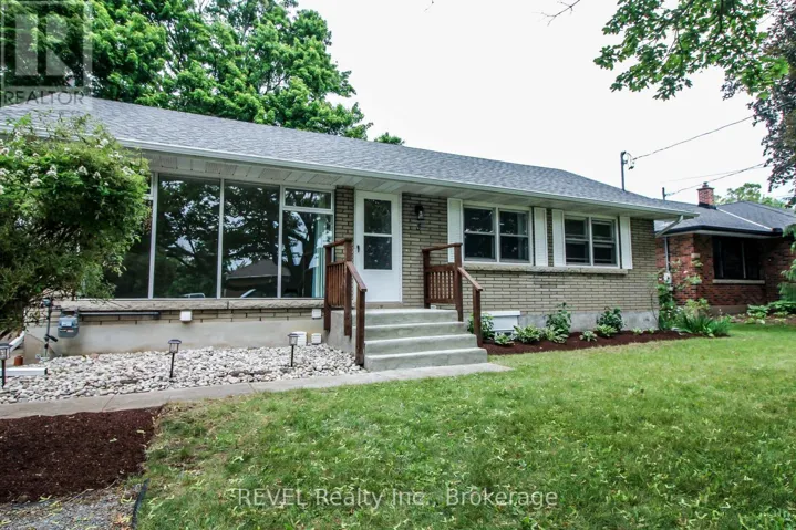 3 WHITEOAK DRIVE, St. Catharines (Bunting/Linwell), Ontario L2M3B3