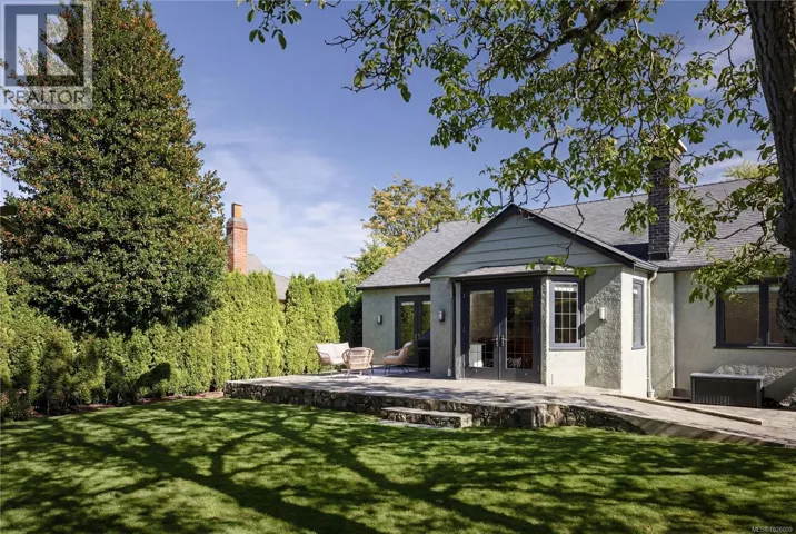 535 Falkland Rd, Oak Bay, British Columbia V8S4L6