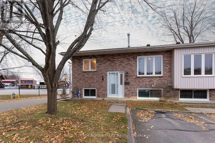 1 - 624 LAKESHORE DRIVE, North Bay (Ferris), Ontario P1A2E8