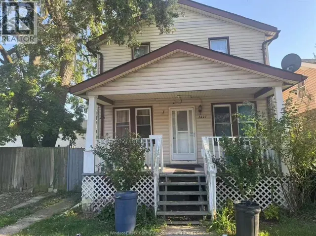 3227 MILLEN STREET, Windsor, Ontario N9C1T1
