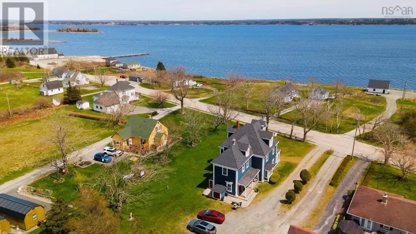 1124 Highway 335, Middle West Pubnico, Nova Scotia B0W3S0