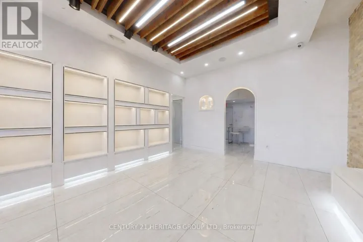 B3 - 9610 YONGE STREET, Richmond Hill (North Richvale), Ontario L4C0X3