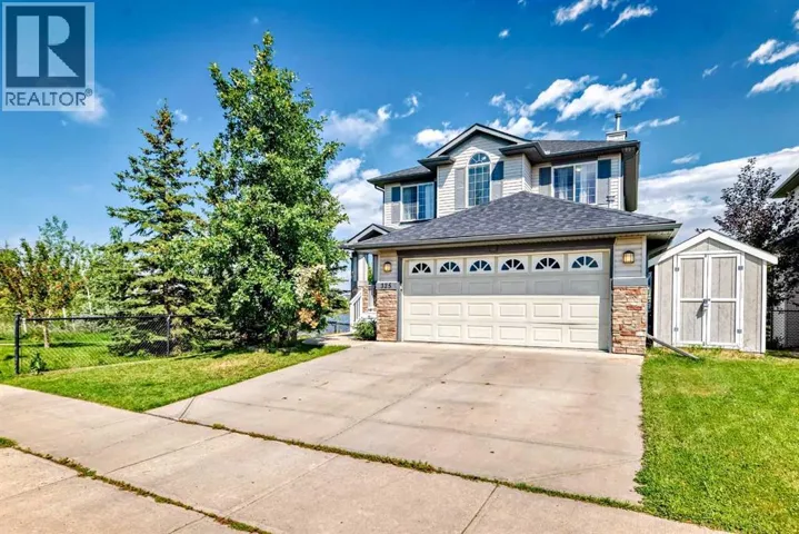325 West Lakeview Drive, Chestermere, Alberta T1X1T2