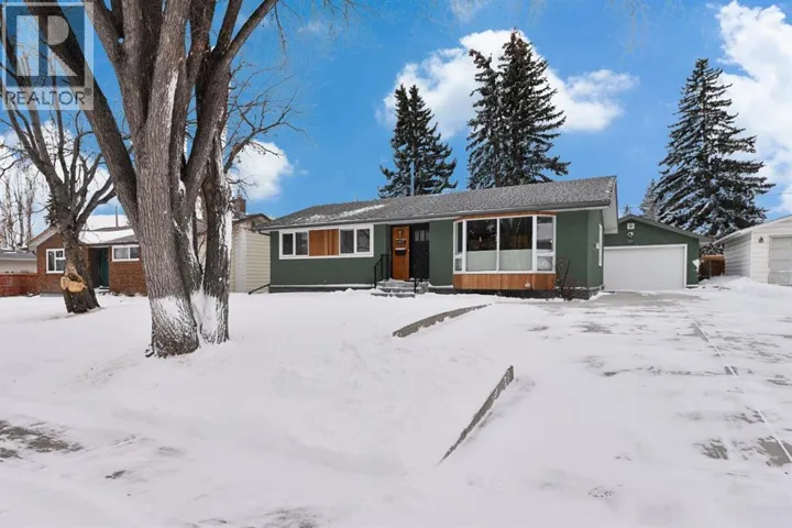 6427 Lombardy Crescent SW, Calgary, Alberta T3E5R4