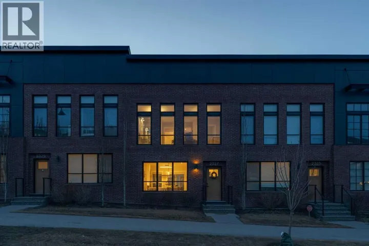 2327 77 Street SW, Calgary, Alberta T3H6E1