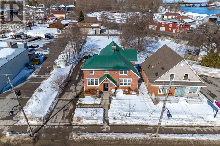 24 LINDSAY STREET, Kawartha Lakes (Fenelon Falls), Ontario K0M1N0