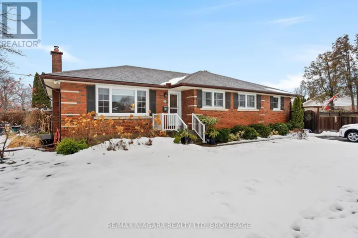 13 ROBERT STREET, St. Catharines (Port Dalhousie), Ontario L2N5N2