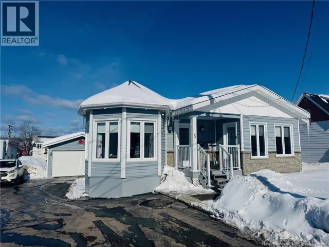 5 Wellington Street, Campbellton, New Brunswick E3N1G1