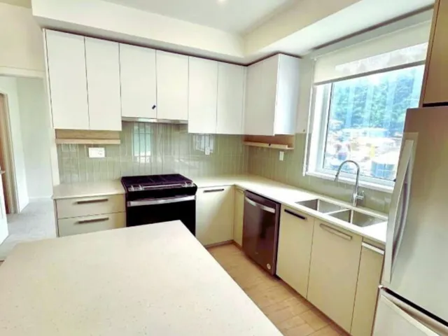 105 13788 76 AVENUE, Surrey, British Columbia V3W2T3