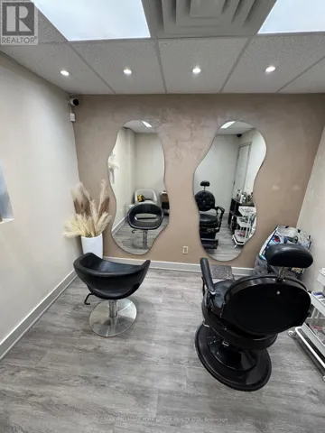 6166 YONGE STREET, Toronto (Willowdale West), Ontario M2M3X1