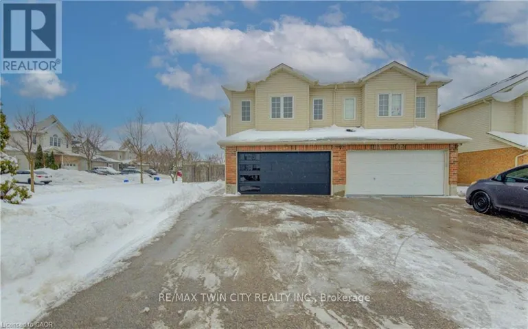 40 RED CLOVER STREET E, Kitchener, Ontario N2E4G8