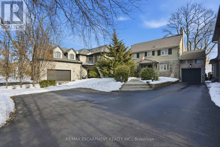 104 CUMBERLAND DRIVE, Mississauga (Port Credit), Ontario L5G3M8