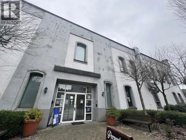 319 GOVERNORS COURT, New Westminster, British Columbia V3L5S5