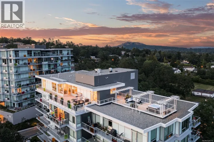 PH902 4009 Rainbow Hill Lane, Saanich, British Columbia V8X0B3