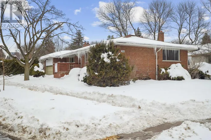 201 FENN AVENUE, Toronto (St. Andrew-Windfields), Ontario M2P1Y1