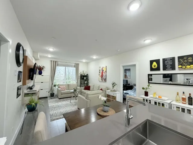 407 15351 101 AVENUE, Surrey, British Columbia V3R0G2