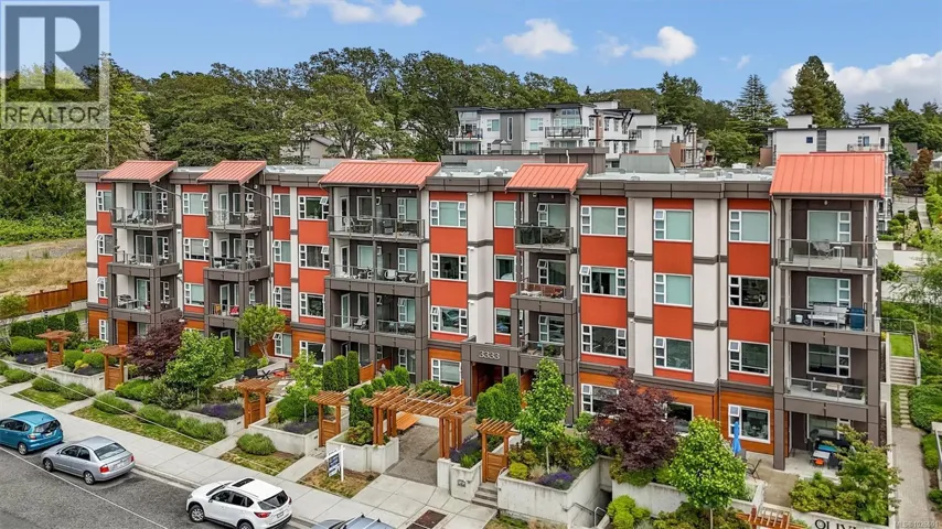 304 3333 Glasgow Ave, Saanich, British Columbia V8X1M5