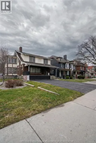 1069 OUELLETTE AVENUE, Windsor, Ontario N9A4J8