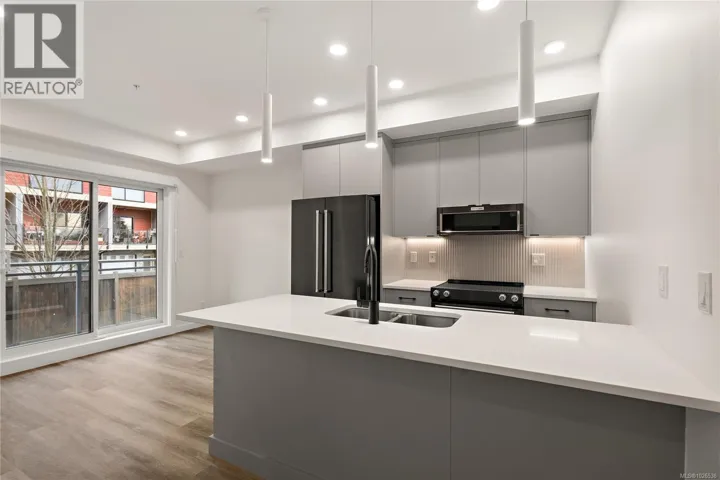 305 610 Lampson St, Esquimalt, British Columbia V9A0L4
