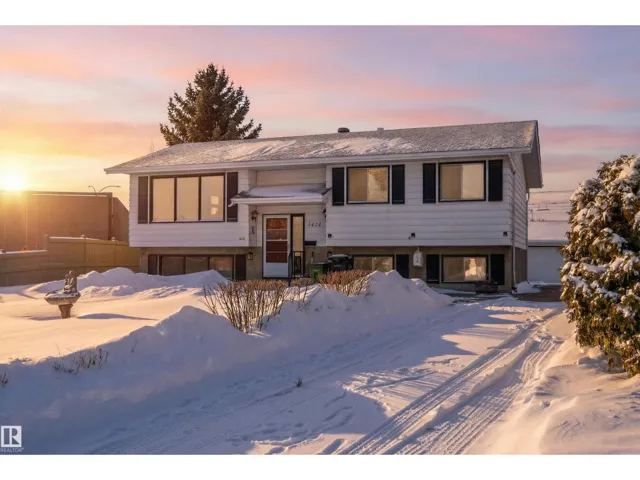 3424 65 ST NW, Edmonton, Alberta T6L2C6