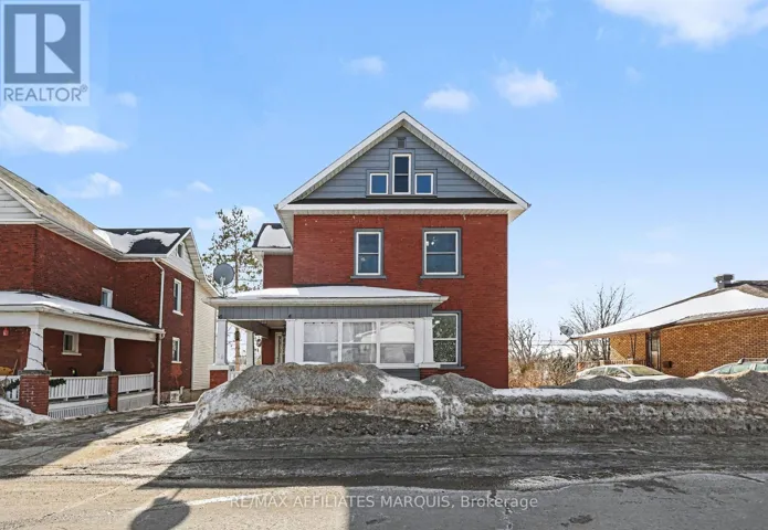 18 QUEEN STREET, Smiths Falls, Ontario K7A3N2