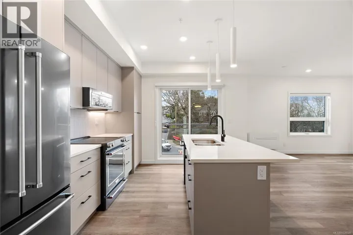 407 610 Lampson St, Esquimalt, British Columbia V9A0L4