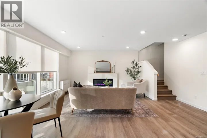 TH5 1102 Esquimalt Rd, Esquimalt, British Columbia V9A0L3