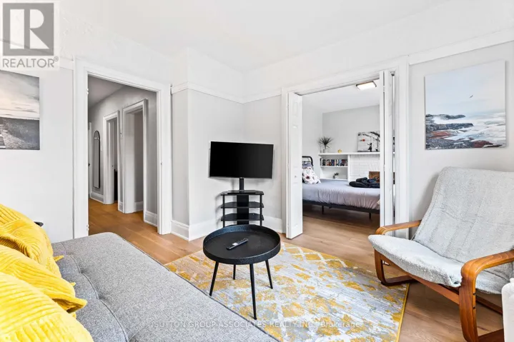 2 - 582 ST CLAIR AVENUE W, Toronto (Humewood-Cedarvale), Ontario M6C1A6