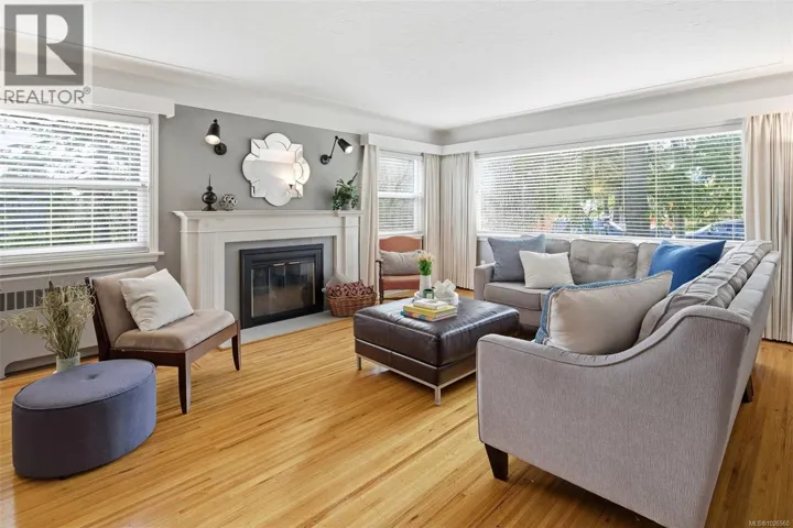 3511 Salsbury Way, Saanich, British Columbia V8P3K7