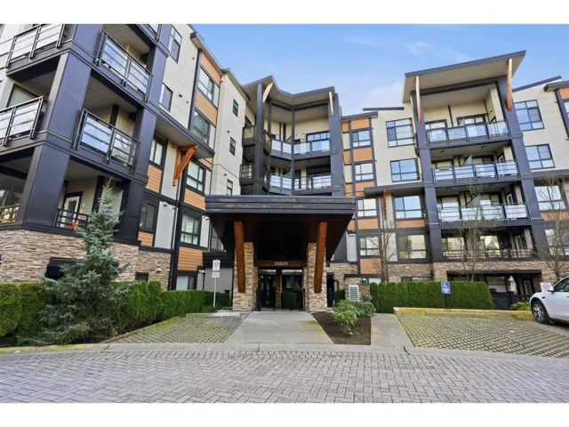 106 20829 77A AVENUE, Langley, British Columbia V2Y0Y5