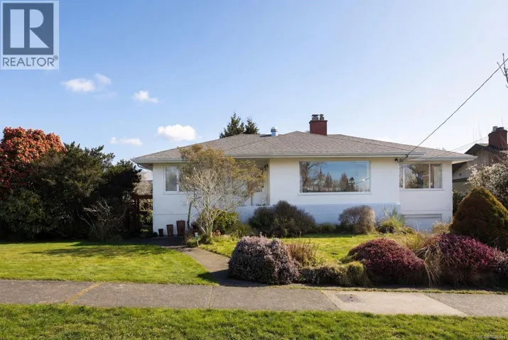 683 Richmond Ave, Victoria, British Columbia V8S3Y8