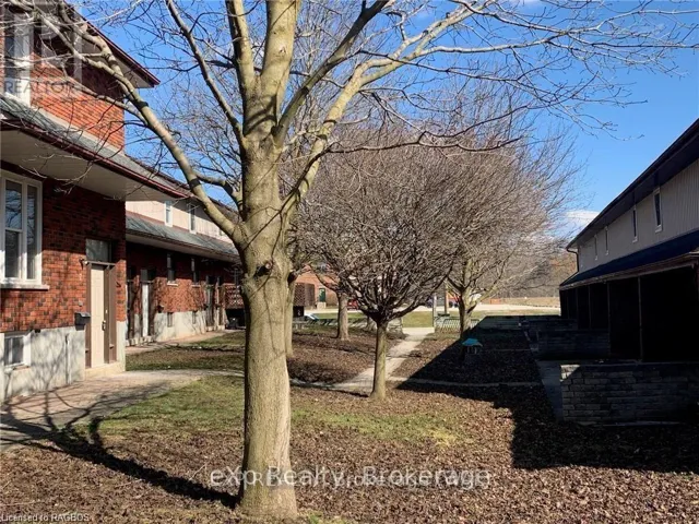 8 - 215 MCNAB STREET, Brockton, Ontario N0G2V0