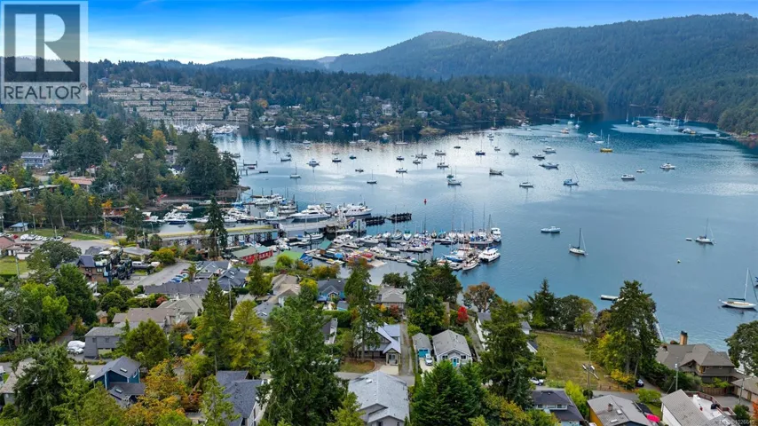 767 Harding Lane, Central Saanich, British Columbia V8M2G2