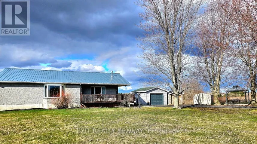16825 COUNTY RD 15 ROAD, North Stormont, Ontario K0C1W0