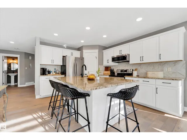 17437 5A AV SW, Edmonton, Alberta T6W2E3