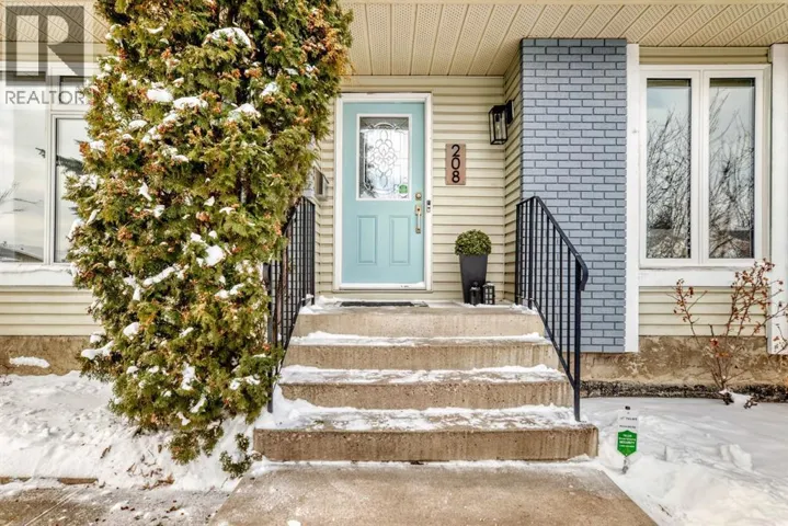208 Woodbine Boulevard SW, Calgary, Alberta T2W4K5