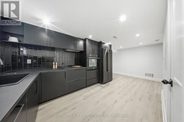 APT B - 70 BEAVERBROOK AVENUE, Toronto (Princess-Rosethorn), Ontario M9B2N6